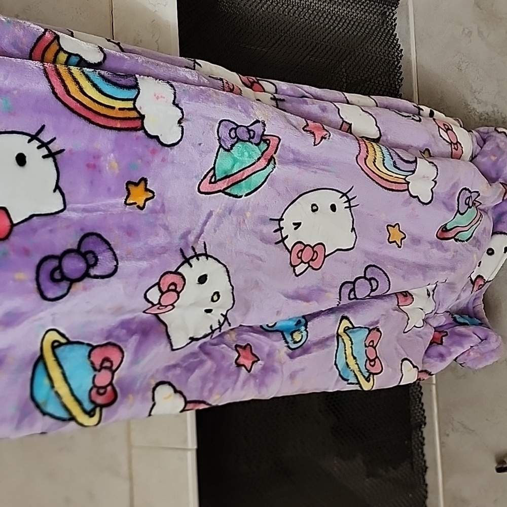 ๐ HELLO KITTY PLUSH CLOUD THROW ๐ - Picture 3 of 8